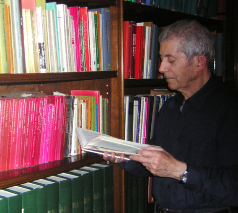 Consultando su biblioteca